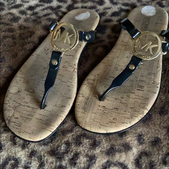 Micheal Kors sandals - Picture 2 of 4